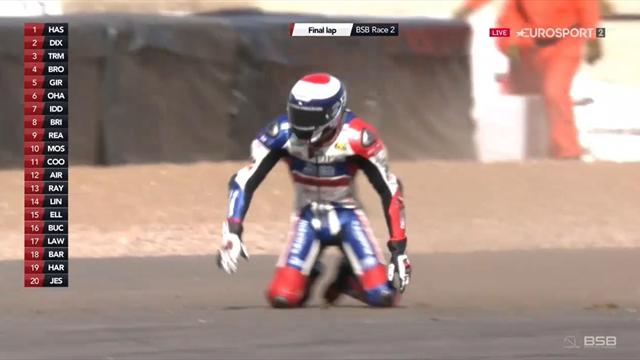 Final lap drama as Dixon, Mackenzie crash Final lap drama as Dixon, Mackenzie crash