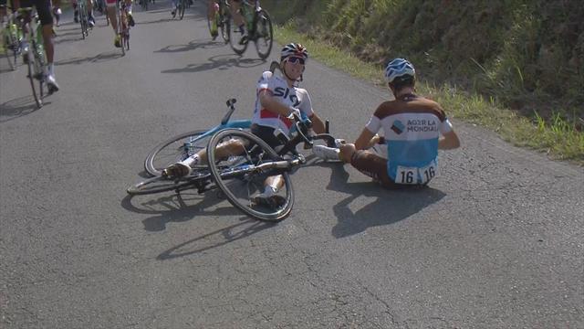 Sturz: Kwiatkowski und Geniez gehen zu Boden Sturz: Kwiatkowski und Geniez gehen zu Boden
