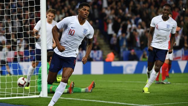 Bousculée, une petite Angleterre s'en sort grâce à Rashford