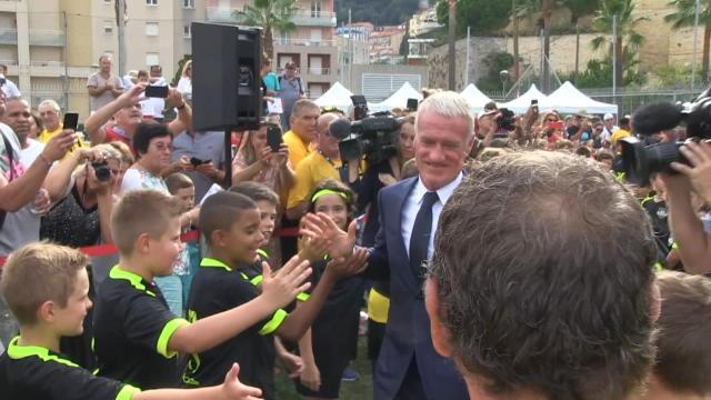 Deschamps inaugure un stade à son nom Deschamps inaugure un stade à son nom
