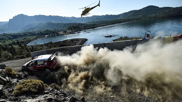 La Citroën de Craig Breen en flammes, l'équipage indemne