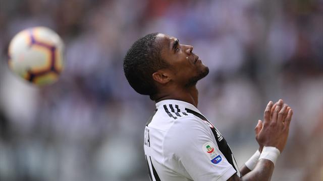 Après son crachat, Douglas Costa s’excuse