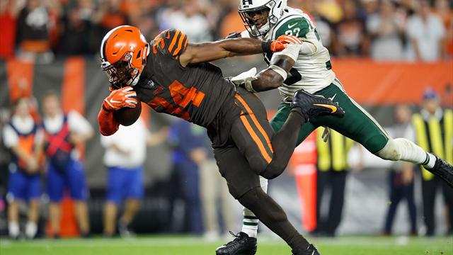 L'incredibile notte di Hyde: trascina i Browns alla vittoria dopo 635 giorni a secco e diventa papà