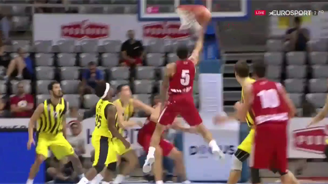 Mamma mia.. Mike James! La giocata della serata è del fenomeno dell'Olimpia Milano Mamma mia.. Mike James! La giocata della serata è del fenomeno dell'Olimpia Milano