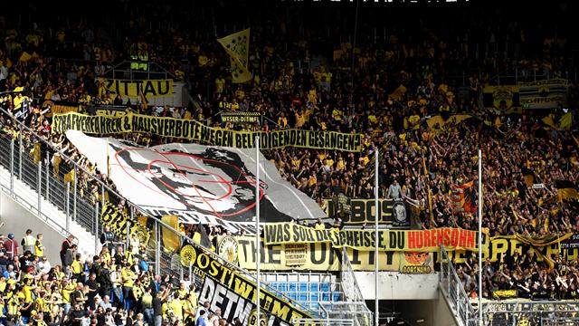 Der LIGAstheniker: Die Liga, die "Fans" und das Hopp-Plakat - United by Hilflosigkeit
