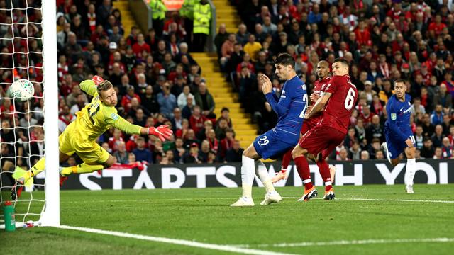 Doppio tunnel e sassata sul palo lontano: riguarda il gol-meraviglia di Eden Hazard