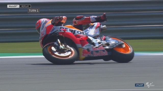 Roue de travers et jambe en l'air, Marquez a réussi un nouveau sauvetage dont il a le secret Roue de travers et jambe en l'air, Marquez a réussi un nouveau sauvetage dont il a le secret