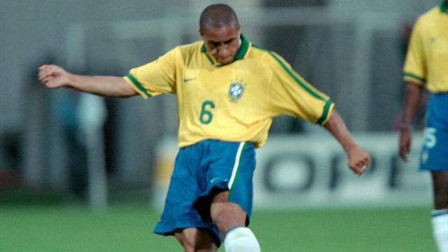 Roberto Carlos mantiene sus bombas 'teledirigidas' precisas 20 años después