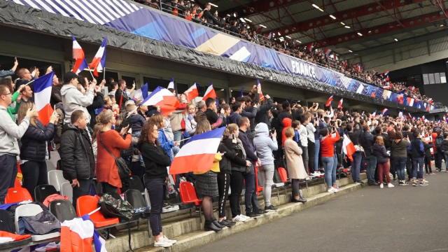 Ola et ambiance de fête au Roudourou pour l’entraînement des Bleus