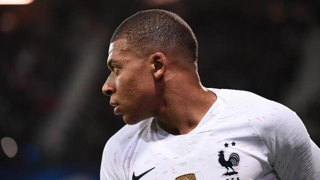 Lloris : "Mbappé est décisif mais il n'est pas tout seul" Lloris : "Mbappé est décisif mais il n'est pas tout seul"