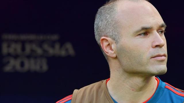 El Vissel Kobe suspende a un jugador por filtrar una noticia sobre Iniesta