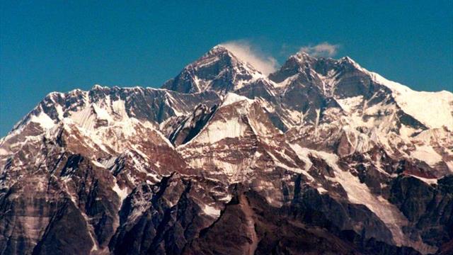 Al menos 8 excursionistas muertos y uno desaparecido en una tormenta en Nepal