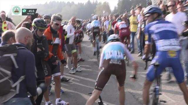 Romain Bardet wiped out by camera strap Romain Bardet wiped out by camera strap