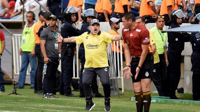 Maradona: "Inútil hacer caudillo a un tipo que va 20 veces al baño"