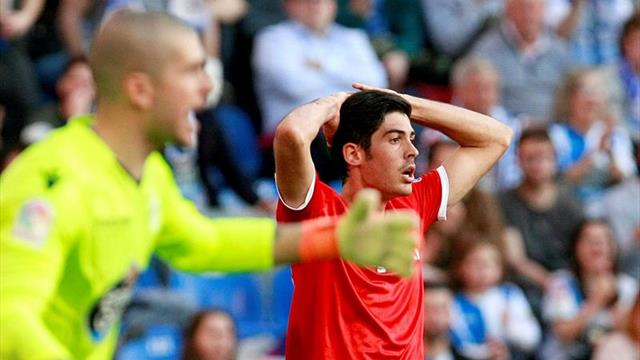 4-0. Un triplete de Carlos Fernández golea al Elche y pone al Depor segundo