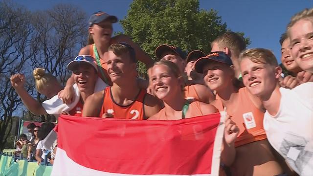 Netherlands beat Argentina in men's beach volleyball Netherlands beat Argentina in men's beach volleyball