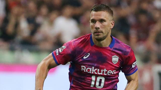 Poldi-Plakate im Düsseldorfer-Stadion - das steckt dahinter