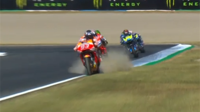 Pour attaquer Dovizioso, Marquez a aussi fait du dirt track Pour attaquer Dovizioso, Marquez a aussi fait du dirt track