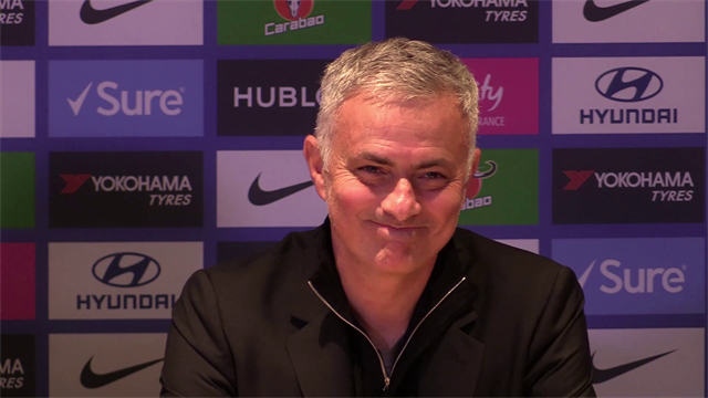 Mourinho: "L'assistente di Sarri è stato maleducato ma ho accettato le scuse. Ci penserà Maurizio.." Mourinho: "L'assistente di Sarri è stato maleducato ma ho accettato le scuse. Ci penserà Maurizio.."
