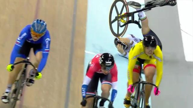 Einen Moment nicht aufgepasst: Heftiger Sturz von Keirin-Weltmeisterin Einen Moment nicht aufgepasst: Heftiger Sturz von Keirin-Weltmeisterin