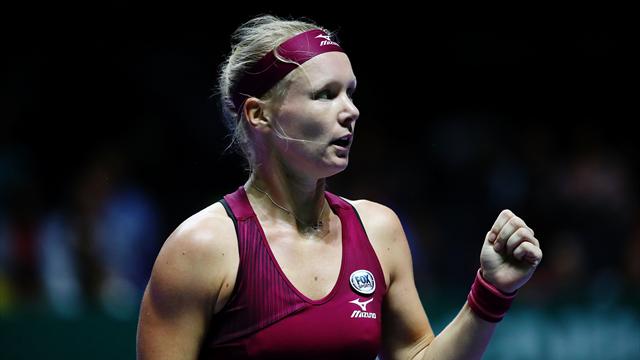 Osaka abandonne, Bertens file en demi-finale