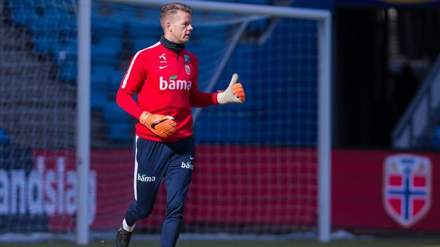 Norwich banket to bak Nyland