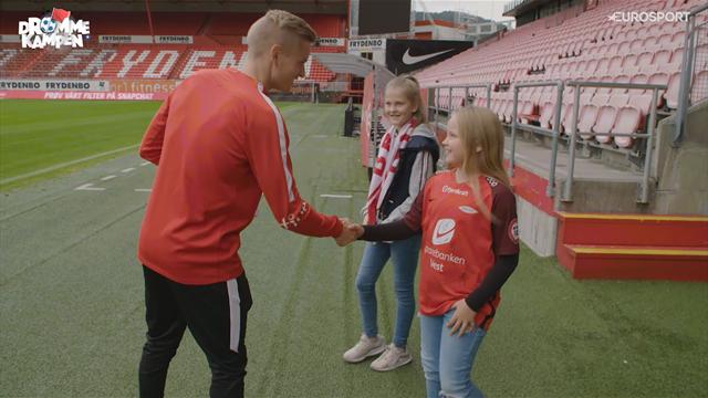 Drømmekampen: Brann-spilleren gleder Leonora (10) og Sophie (11) med uventet gave Drømmekampen: Brann-spilleren gleder Leonora (10) og Sophie (11) med uventet gave