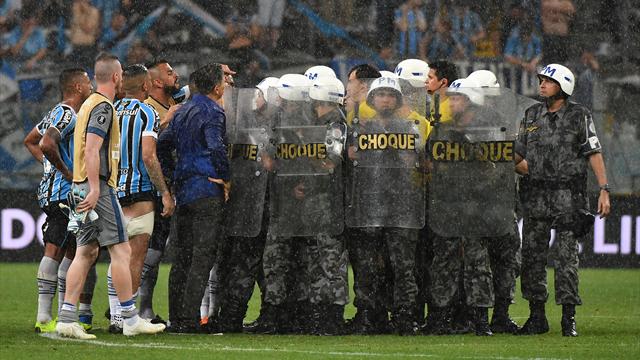 VAR sotto accusa e arbitri scortati dalla polizia: il River Plate rimonta il Gremio e va in finale