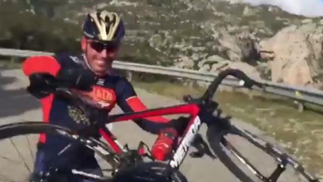 El vendaval que casi puede con Purito Rodríguez y su bicicleta ¡Iban a salir volando! El vendaval que casi puede con Purito Rodríguez y su bicicleta ¡Iban a salir volando!