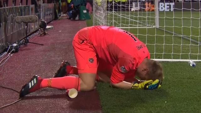 Derby di fuoco a Edimburgo: portiere degli Hearts e allenatore dell’Hibernian colpiti dai tifosi Derby di fuoco a Edimburgo: portiere degli Hearts e allenatore dell’Hibernian colpiti dai tifosi