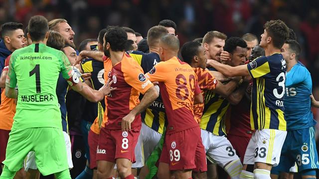 Three late red cards as Fenerbahce rally to derby draw