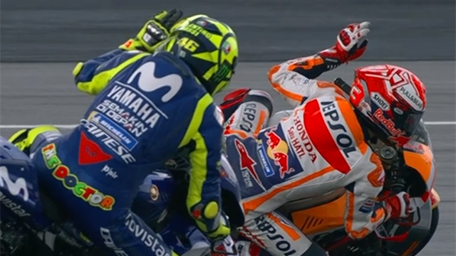 MotoGP de Sepang, Rossi offre la victoire à Marquez ! MotoGP de Sepang, Rossi offre la victoire à Marquez !