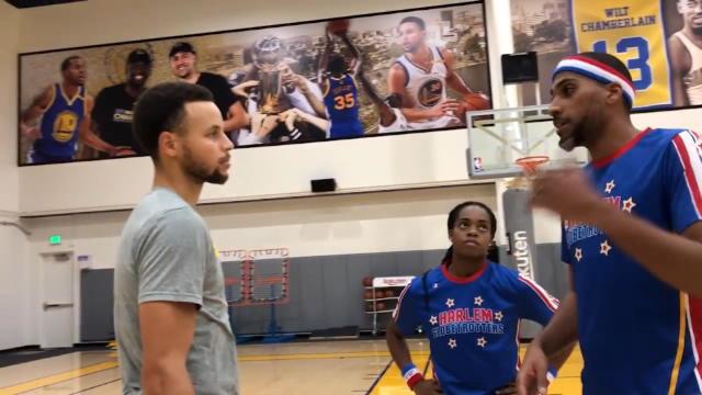Quand Curry s'éclate avec les Harlem Globetrotters... Quand Curry s'éclate avec les Harlem Globetrotters...