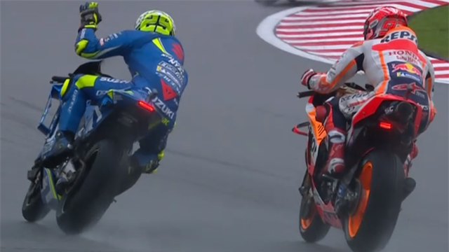 MotoGP de Sepang, Rossi offre la victoire à Marquez ! MotoGP de Sepang, Rossi offre la victoire à Marquez !