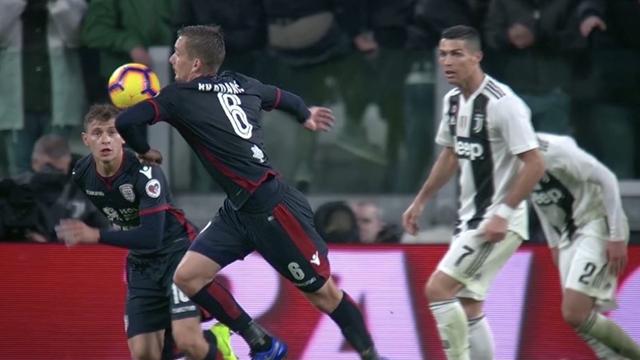 La moviola di Juventus-Cagliari mani di Benatia e Bradaric Mariani col VAR non concede i rigori