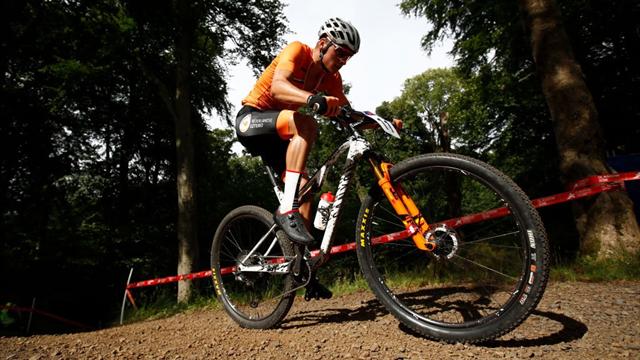Goud! Van der Poel prolongeert Europese titel veldrijden...