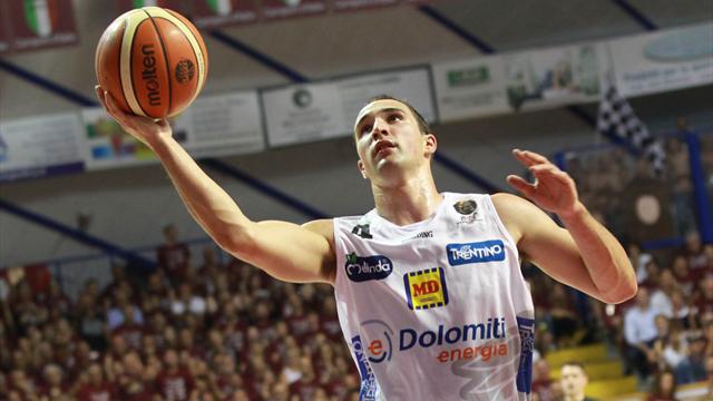 Venezia passa a Sassari ed è imbattuta, Craft stende Brescia e regala la prima vittoria a Trento