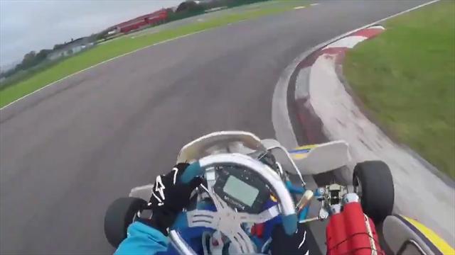 Así se vive la velocidad y adrenalina de unas curvas en el kart de Fernando Alonso Así se vive la velocidad y adrenalina de unas curvas en el kart de Fernando Alonso