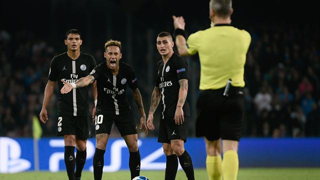 Y avait-il hors-jeu pour Naples et penalty pour Paris ? Éclairage arbitral