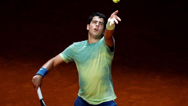 Tsitsipas doblega a Hurkacz y permite a Munar meterse en semifinales
