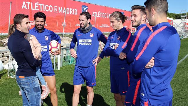 Gabi Fernández visitó a sus excompañeros del Atlético de Madrid en la Ciudad Deportiva Gabi Fernández visitó a sus excompañeros del Atlético de Madrid en la Ciudad Deportiva