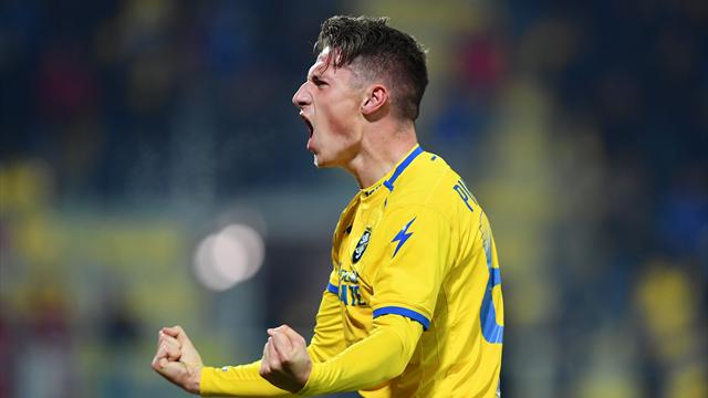 La magia di Pinamonti dopo il gol di Benassi: Frosinone-Fiorentina 1-1