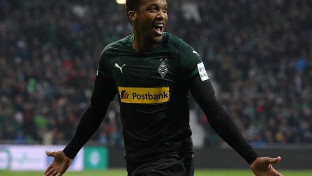 Plea mantiene al Gladbach en la lucha por el liderato