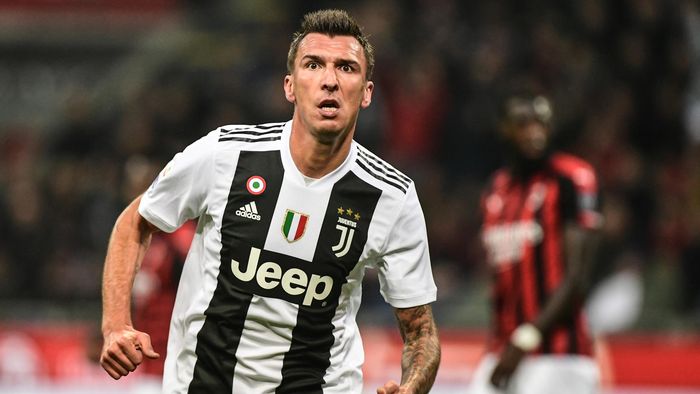 Football News Mario Mandzukic And Cristiano Ronaldo Strike As Juve Beat 10 Man Milan Serie A 2018 2019 Football Eurosport
