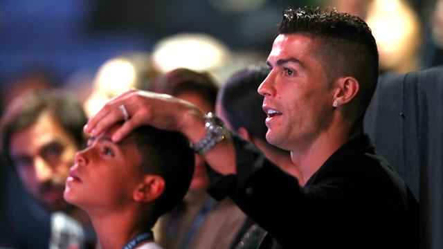 Cristiano Ronaldo tifa Djokovic! C'è un tifoso speciale sugli spalti delle Finals