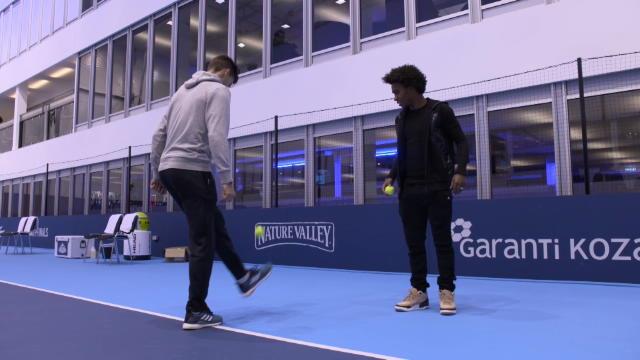 Thiem a défié Willian balle (jaune) au pied Thiem a défié Willian balle (jaune) au pied