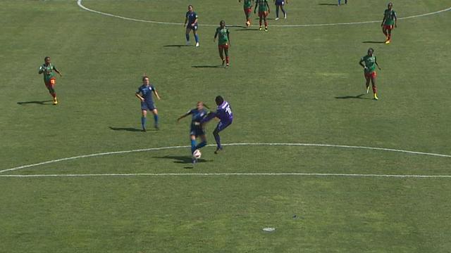 WK vrouwen onder 17: Kamikaze-keeper ziet donkerrood WK vrouwen onder 17: Kamikaze-keeper ziet donkerrood