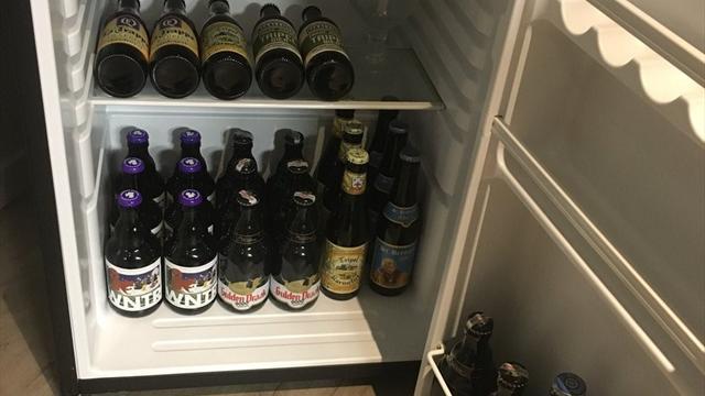 La nevera repleta de cervezas de la que presume (y con razón) el ciclista Thomas De Gendt