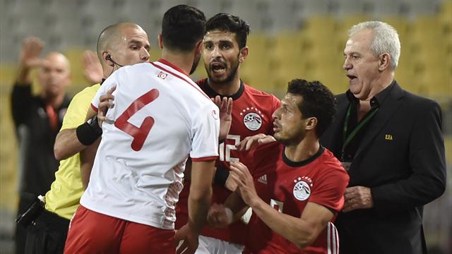 Quand l'arbitre d'Egypte - Tunisie demande à un joueur s'il veut arbitrer