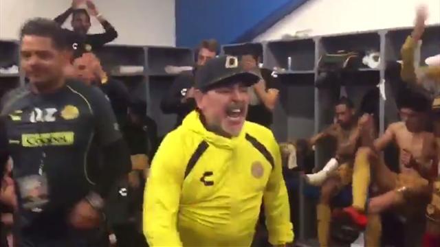 Maradona pierde la final del Ascenso y acaba a puñetazos e insultos contra los aficionados